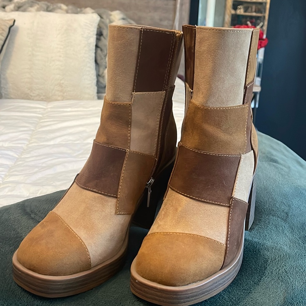 Retro 70s patchwork booties size 7- never worn